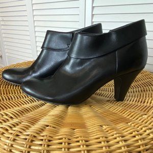 East 5th Black Ankle Boot with Heel and Side Zip Size 9